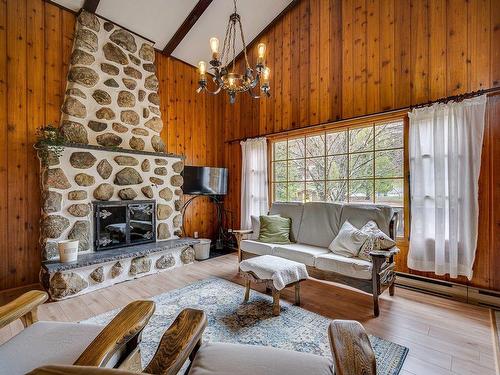 Salon - 267 Ch. Des Bois-Blancs, Piedmont, QC - Indoor Photo Showing Living Room With Fireplace