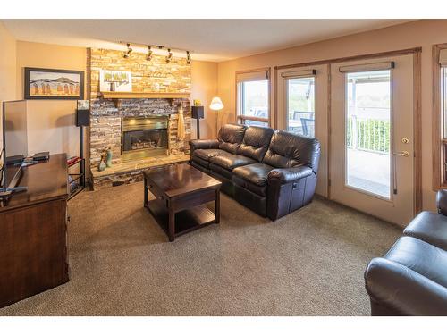 317 4Th Avenue S, Creston, BC - Indoor Photo Showing Living Room With Fireplace