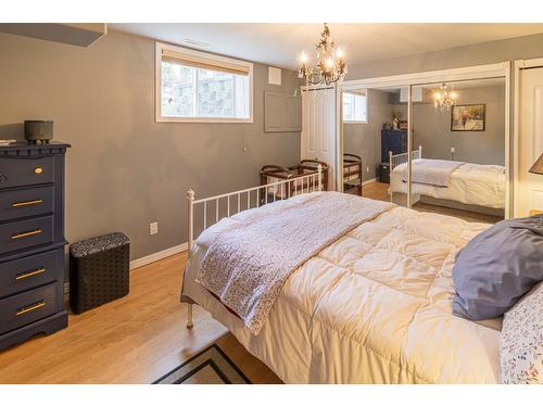 317 4Th Avenue S, Creston, BC - Indoor Photo Showing Bedroom