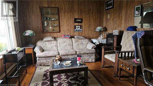 114 Lindsay Road 5, Northern Bruce Peninsula, ON - Indoor Photo Showing Living Room