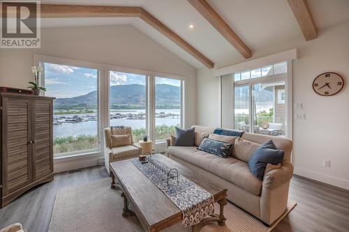 2450 Radio Tower Road Unit# 165, Osoyoos, BC - Indoor Photo Showing Living Room