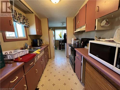 222 Willow Road, Kincardine, ON - Indoor Photo Showing Kitchen With Double Sink