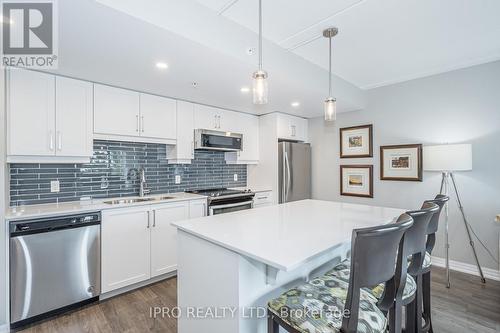 #211 - 104 Summit Ridge Drive, Guelph, ON - Indoor Photo Showing Kitchen With Stainless Steel Kitchen With Upgraded Kitchen