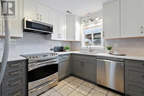 215 Main Street E, Shelburne, ON - Indoor Photo Showing Kitchen With Stainless Steel Kitchen With Upgraded Kitchen