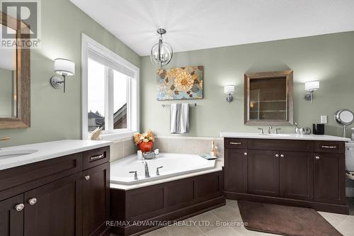 56 Blue Heron Drive, Middlesex Centre, ON - Indoor Photo Showing Bathroom