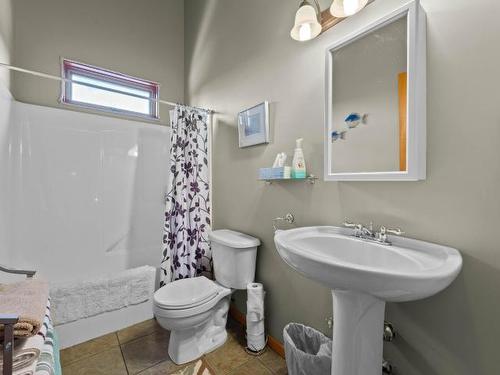 4810 Pine Ridge Way, Logan Lake, BC - Indoor Photo Showing Bathroom