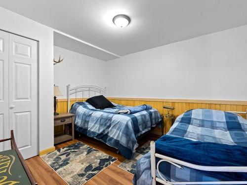 4810 Pine Ridge Way, Logan Lake, BC - Indoor Photo Showing Bedroom