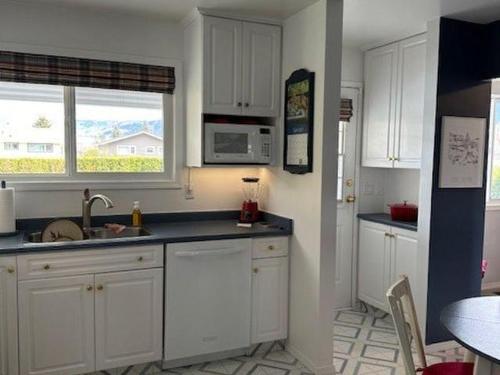 2300 Langley Street, Merritt, BC - Indoor Photo Showing Kitchen