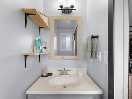 5966 Pringle Road, Kamloops, BC - Indoor Photo Showing Bathroom