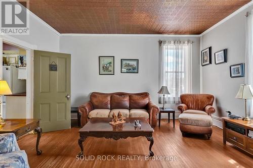 4225 Highway 7, Asphodel-Norwood, ON - Indoor Photo Showing Living Room
