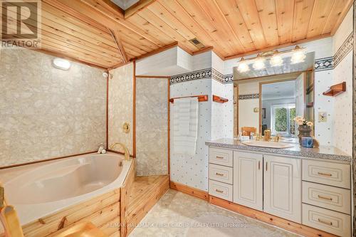9607 Turk Road, Hamilton Township, ON - Indoor Photo Showing Bathroom
