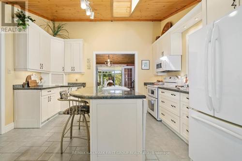 9607 Turk Road, Hamilton Township, ON - Indoor Photo Showing Kitchen