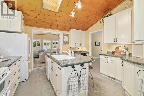9607 Turk Road, Hamilton Township, ON - Indoor Photo Showing Kitchen