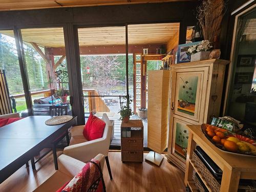 114 Eagles Nest Road, Nakusp, BC - Indoor With Fireplace