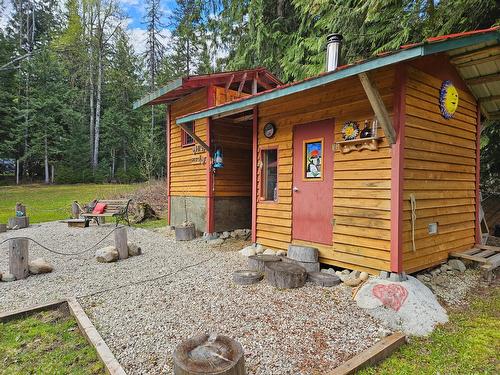 114 Eagles Nest Road, Nakusp, BC - Indoor Photo Showing Other Room
