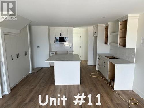 981 12 Street Se Unit# 26, Salmon Arm, BC - Indoor Photo Showing Kitchen