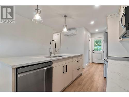 981 12 Street Se Unit# 26, Salmon Arm, BC - Indoor Photo Showing Kitchen