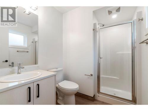 981 12 Street Se Unit# 26, Salmon Arm, BC - Indoor Photo Showing Bathroom