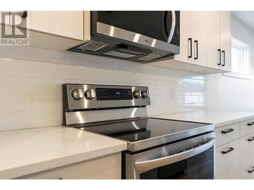 981 12 Street Se Unit# 26, Salmon Arm, BC - Indoor Photo Showing Kitchen