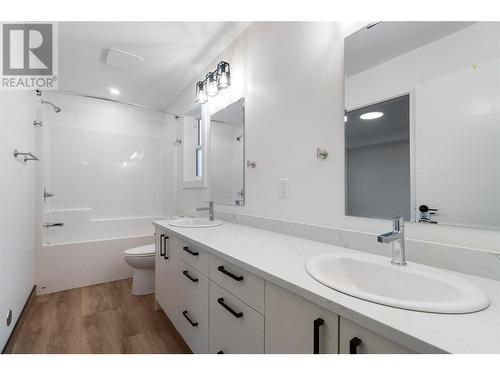 981 12 Street Se Unit# 26, Salmon Arm, BC - Indoor Photo Showing Bathroom