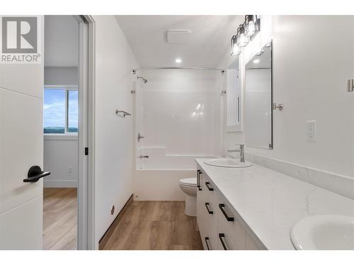 981 12 Street Se Unit# 26, Salmon Arm, BC - Indoor Photo Showing Bathroom