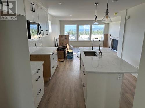 981 12 Street Se Unit# 26, Salmon Arm, BC - Indoor Photo Showing Kitchen