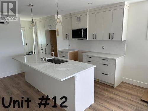 981 12 Street Se Unit# 26, Salmon Arm, BC - Indoor Photo Showing Kitchen