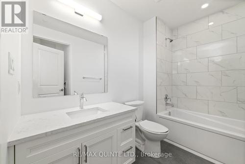 306 - 17 Cleave Avenue, Prince Edward County, ON - Indoor Photo Showing Bathroom
