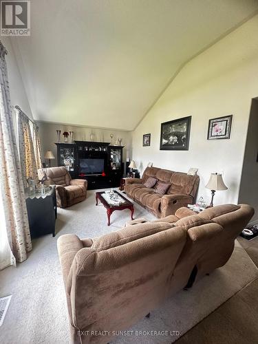 14 Lisbeth Crescent, Kawartha Lakes, ON - Indoor Photo Showing Living Room