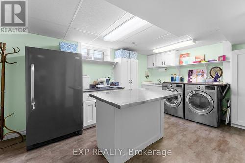 22 Sikorski Avenue, St. Catharines, ON - Indoor Photo Showing Laundry Room