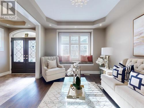 58 Hoey Crescent, Oakville, ON - Indoor Photo Showing Living Room