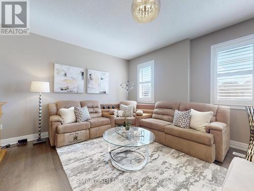58 Hoey Crescent, Oakville, ON - Indoor Photo Showing Living Room