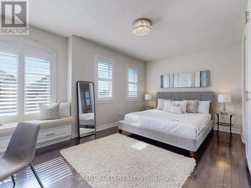 58 Hoey Crescent, Oakville, ON - Indoor Photo Showing Bedroom