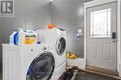 4073 Carroll Avenue, Niagara Falls, ON - Indoor Photo Showing Laundry Room