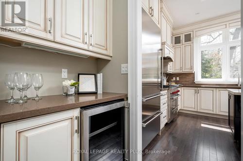 1394 Victor Avenue, Mississauga, ON - Indoor Photo Showing Kitchen