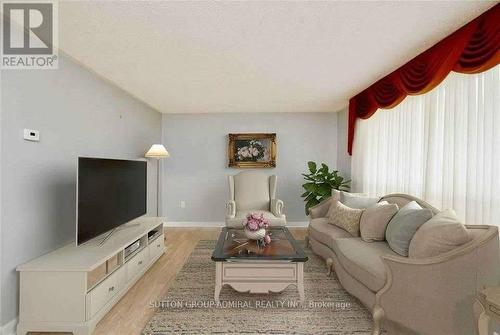 1639 Innisfil Beach Road, Innisfil, ON - Indoor Photo Showing Living Room