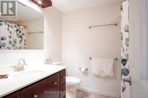 350 Thorncrest Drive, Waterloo, ON - Indoor Photo Showing Bathroom