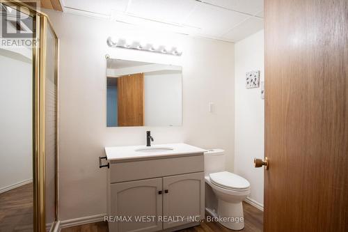 350 Thorncrest Drive, Waterloo, ON - Indoor Photo Showing Bathroom