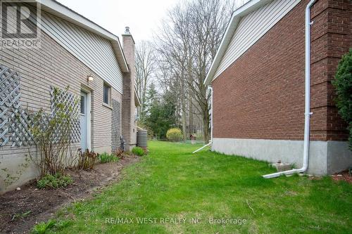 350 Thorncrest Drive, Waterloo, ON - Outdoor With Exterior