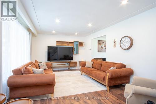350 Thorncrest Drive, Waterloo, ON - Indoor Photo Showing Living Room