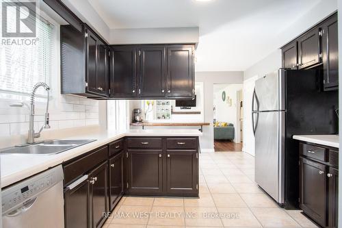 350 Thorncrest Drive, Waterloo, ON - Indoor Photo Showing Kitchen With Double Sink