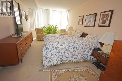 602 - 7 Townsgate Drive, Vaughan, ON - Indoor Photo Showing Bedroom