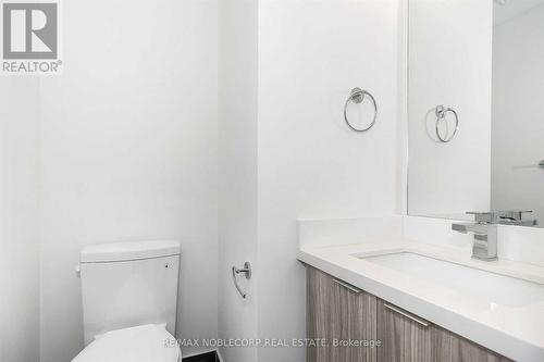1404 - 2908 Highway 7 Road, Vaughan, ON - Indoor Photo Showing Bathroom