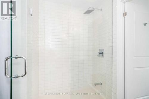 1404 - 2908 Highway 7 Road, Vaughan, ON - Indoor Photo Showing Bathroom