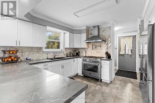 7941 10 Sideroad, Innisfil, ON - Indoor Photo Showing Kitchen With Upgraded Kitchen