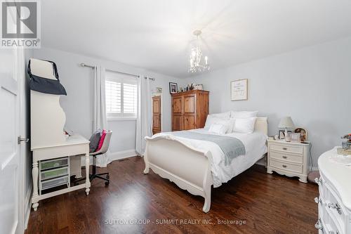 1065 Halliday Avenue, Mississauga, ON - Indoor Photo Showing Bedroom