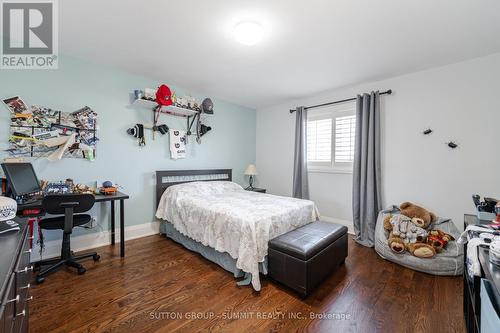 1065 Halliday Avenue, Mississauga, ON - Indoor Photo Showing Bedroom