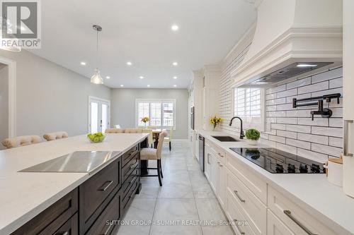 1065 Halliday Avenue, Mississauga, ON - Indoor Photo Showing Kitchen With Upgraded Kitchen