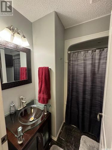 2332 Hamelin Street, North Battleford, SK - Indoor Photo Showing Bathroom