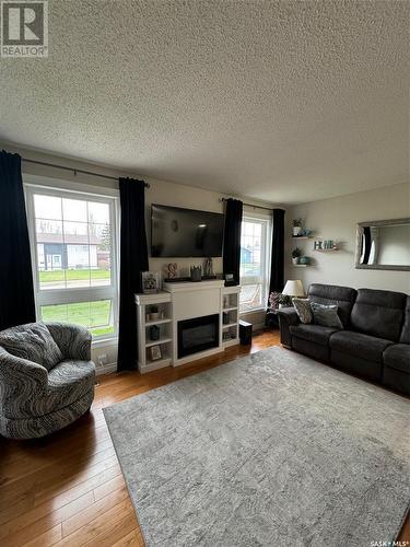 2332 Hamelin Street, North Battleford, SK - Indoor Photo Showing Living Room